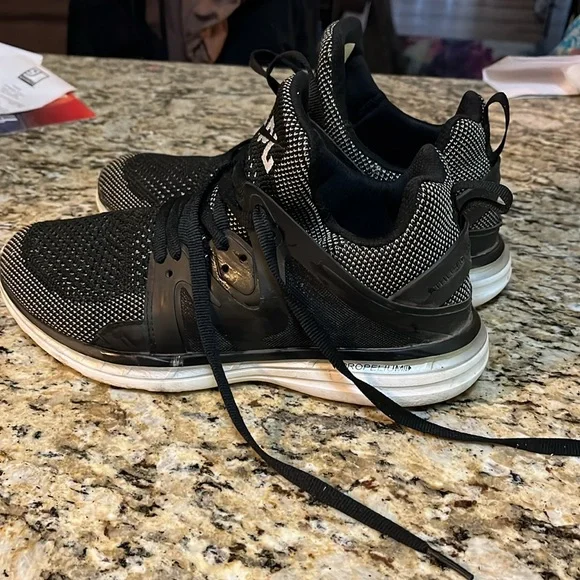 APL Ascend W shoes